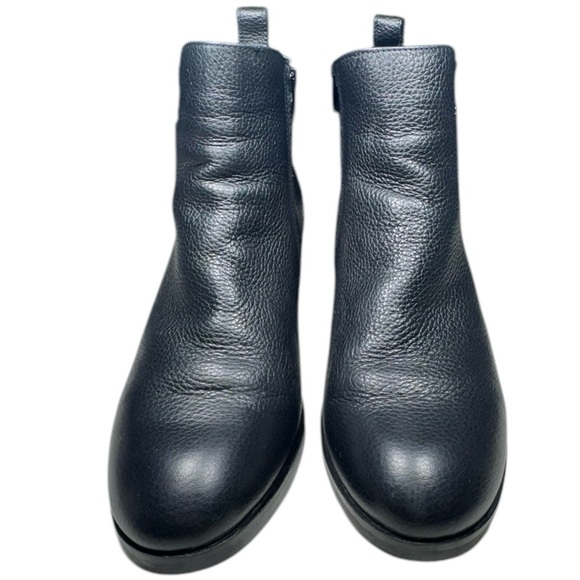 Clarks Mila Charm Black Pebbled Leather Side Zipper Pull Tab Bootie Size 10 - Picture 4 of 13